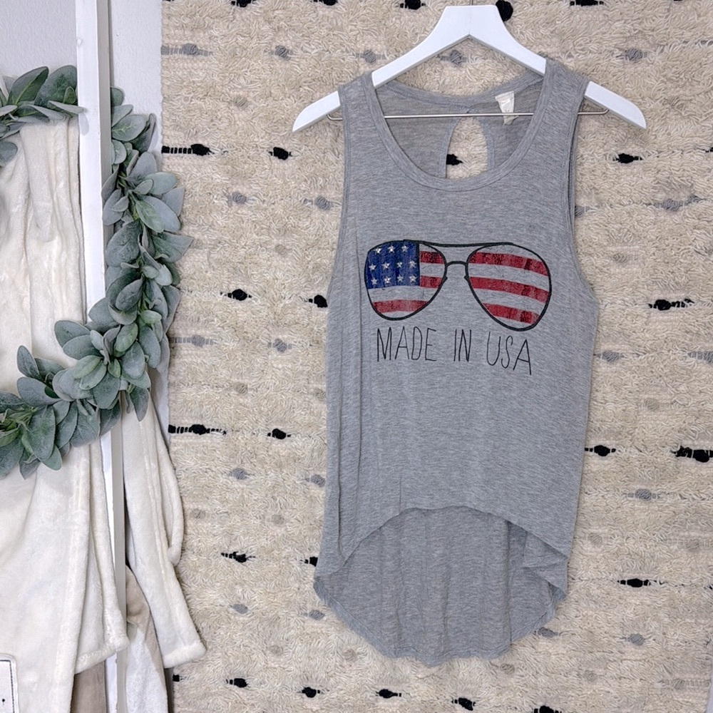 J & K Patriotic Gray Tank Top with Sunglasses born in USA graphic tank size M